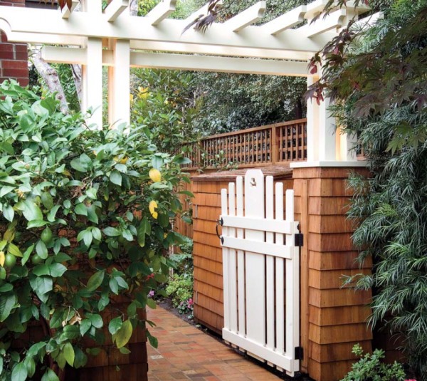 Pagar Bata Merah dengan Desain Klasik